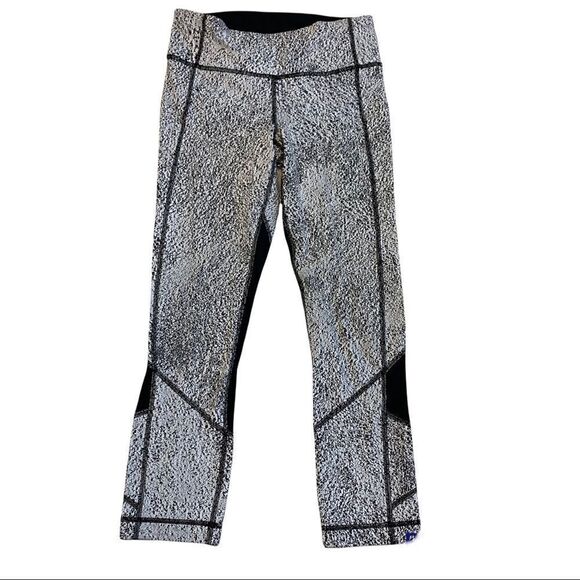 Lululemon Pace Rival Crop (19")
Line Up White Black / Black Sz 4 - Picture 7 of 11